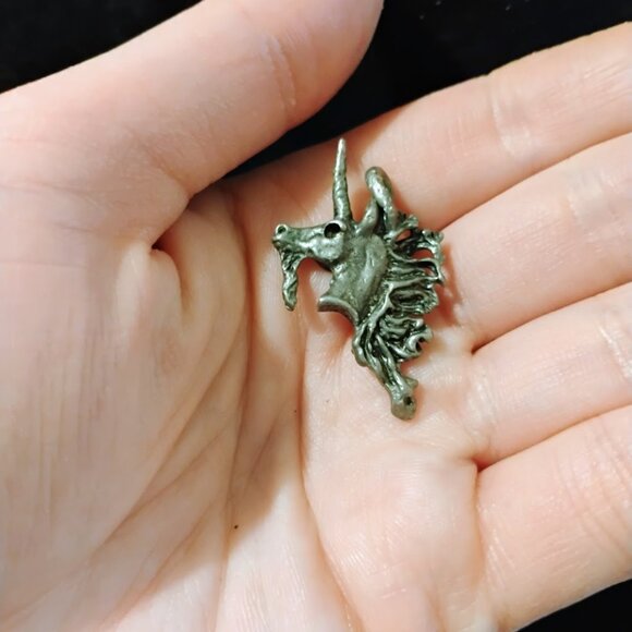 Unicorn pendant - Picture 2 of 2